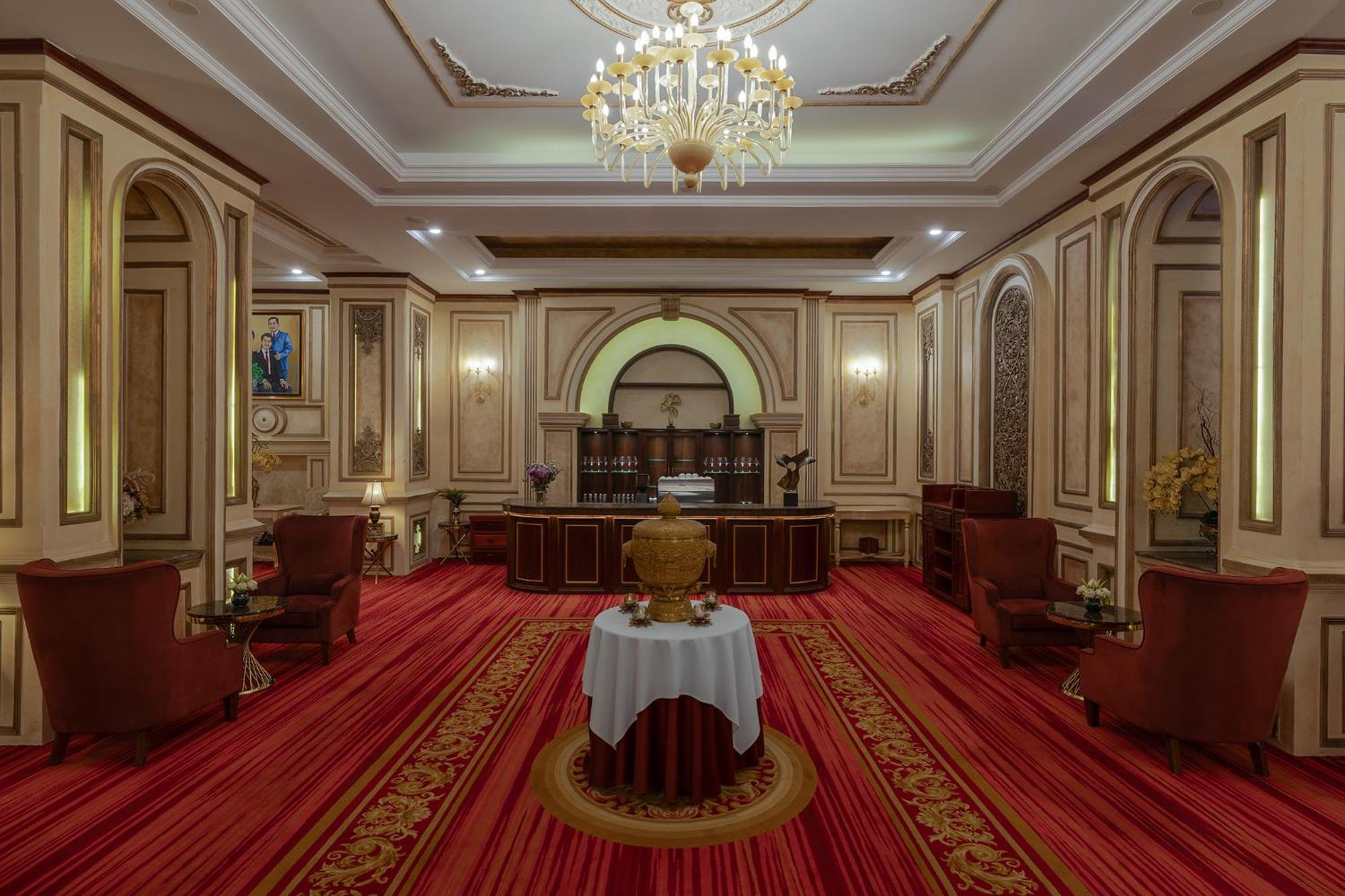 อนิก พาเลซ โฮเต็ล Hotel พนมเปญ ภายนอก รูปภาพ