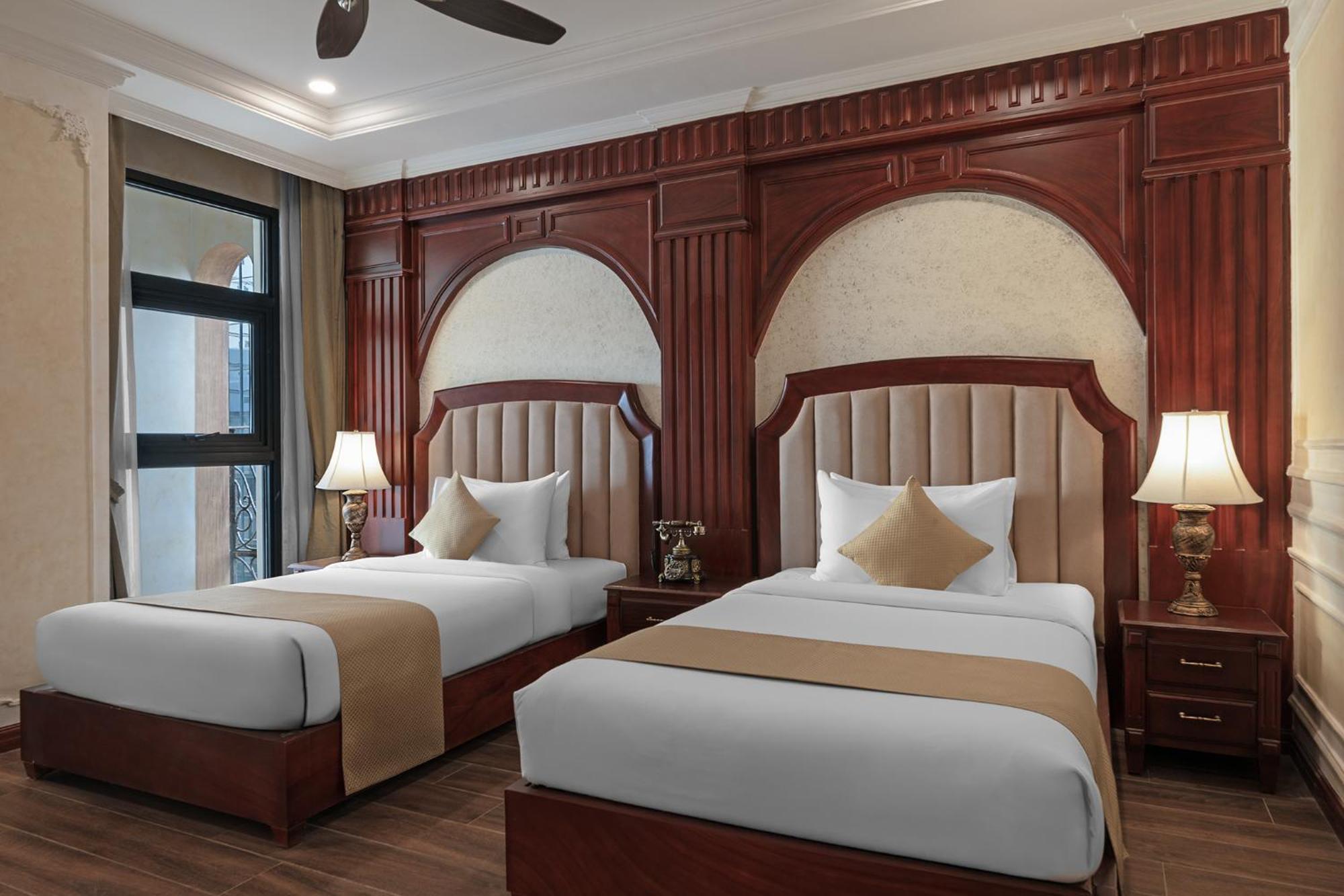 อนิก พาเลซ โฮเต็ล Hotel พนมเปญ ภายนอก รูปภาพ