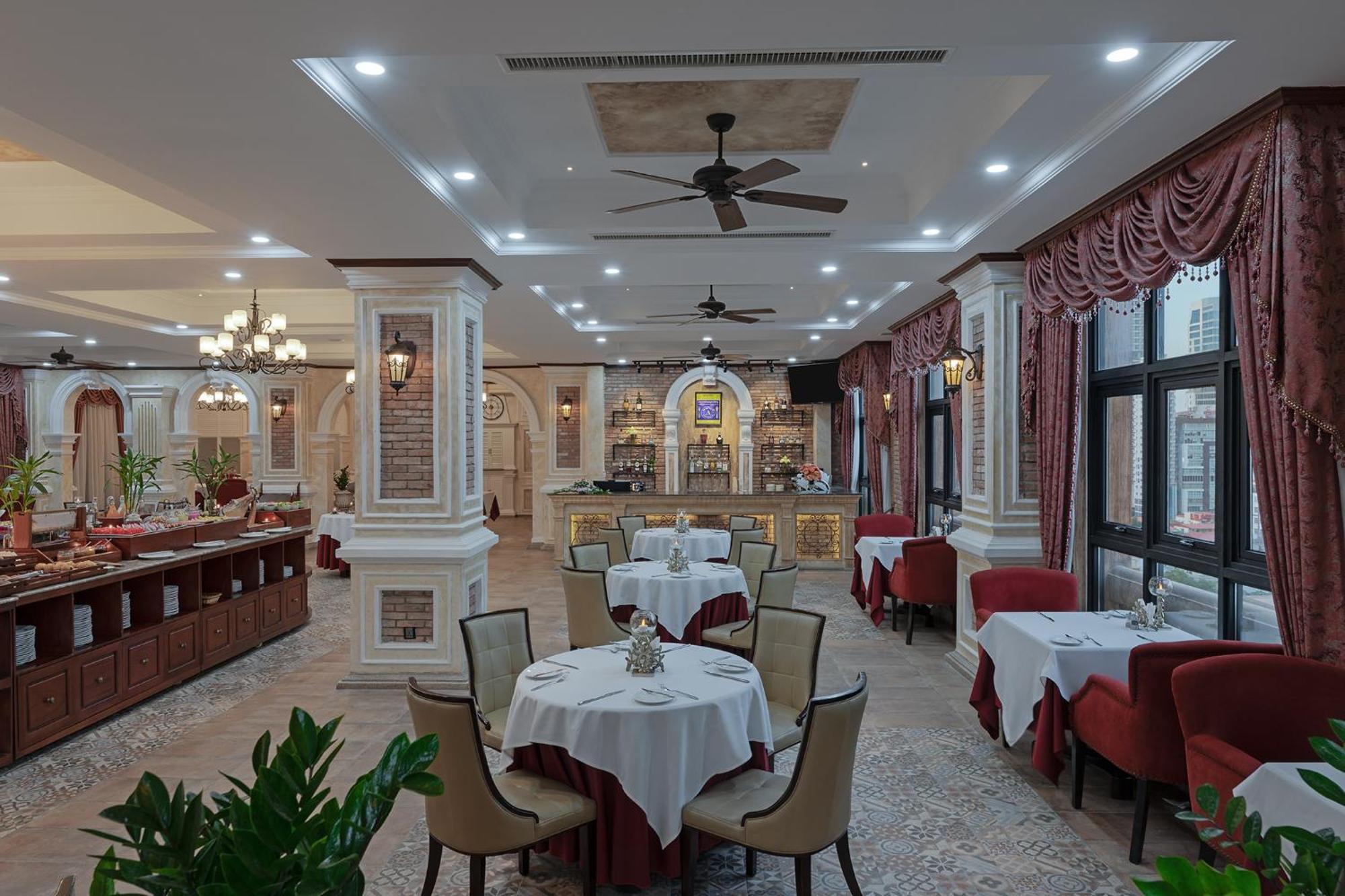 อนิก พาเลซ โฮเต็ล Hotel พนมเปญ ภายนอก รูปภาพ