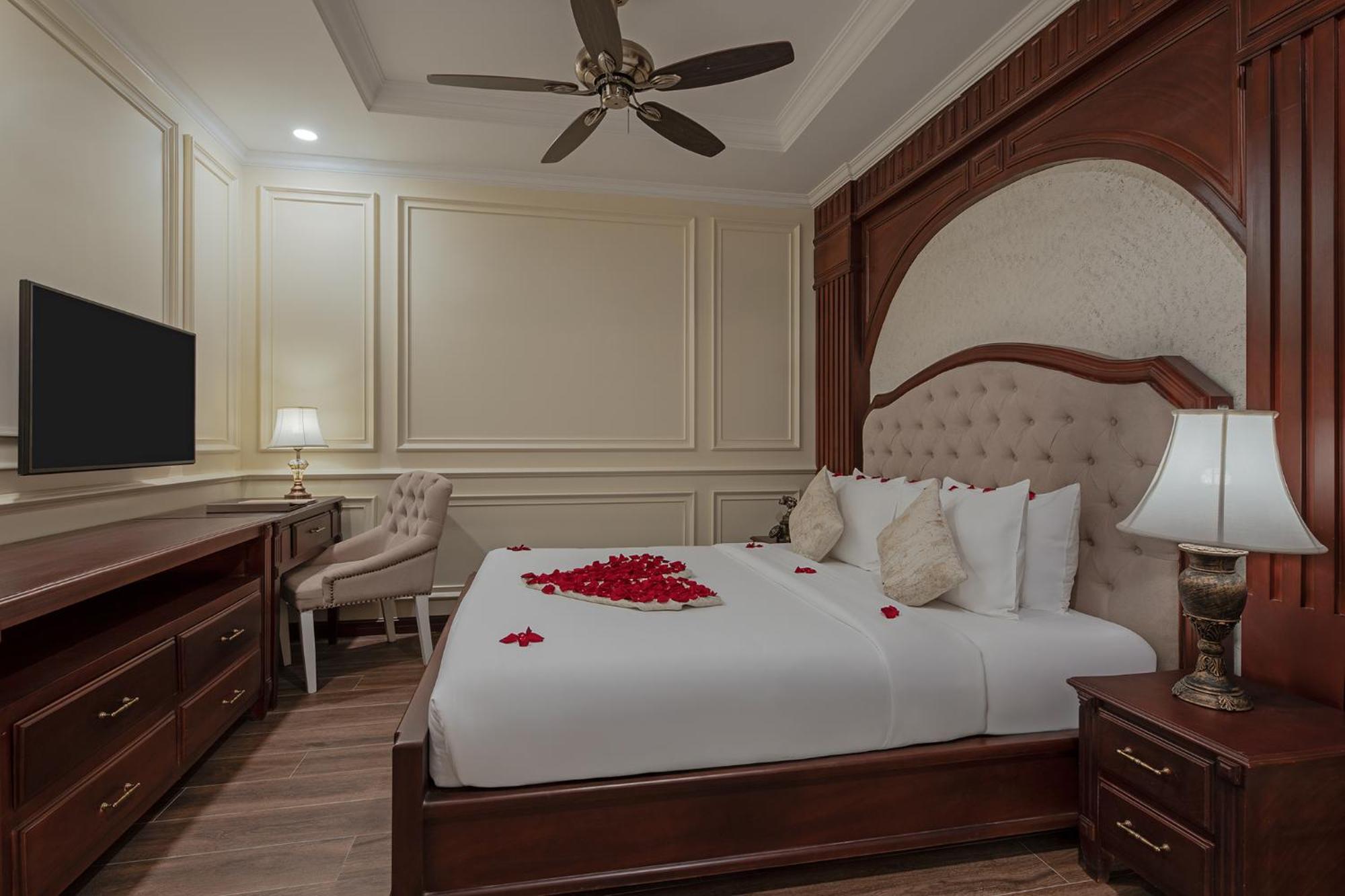 อนิก พาเลซ โฮเต็ล Hotel พนมเปญ ภายนอก รูปภาพ