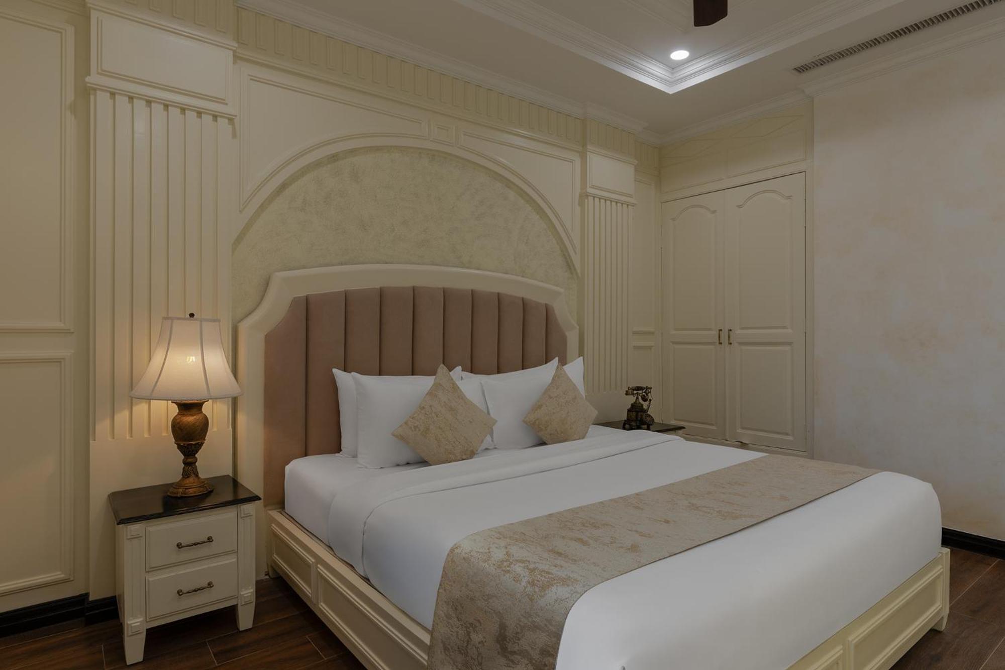อนิก พาเลซ โฮเต็ล Hotel พนมเปญ ภายนอก รูปภาพ