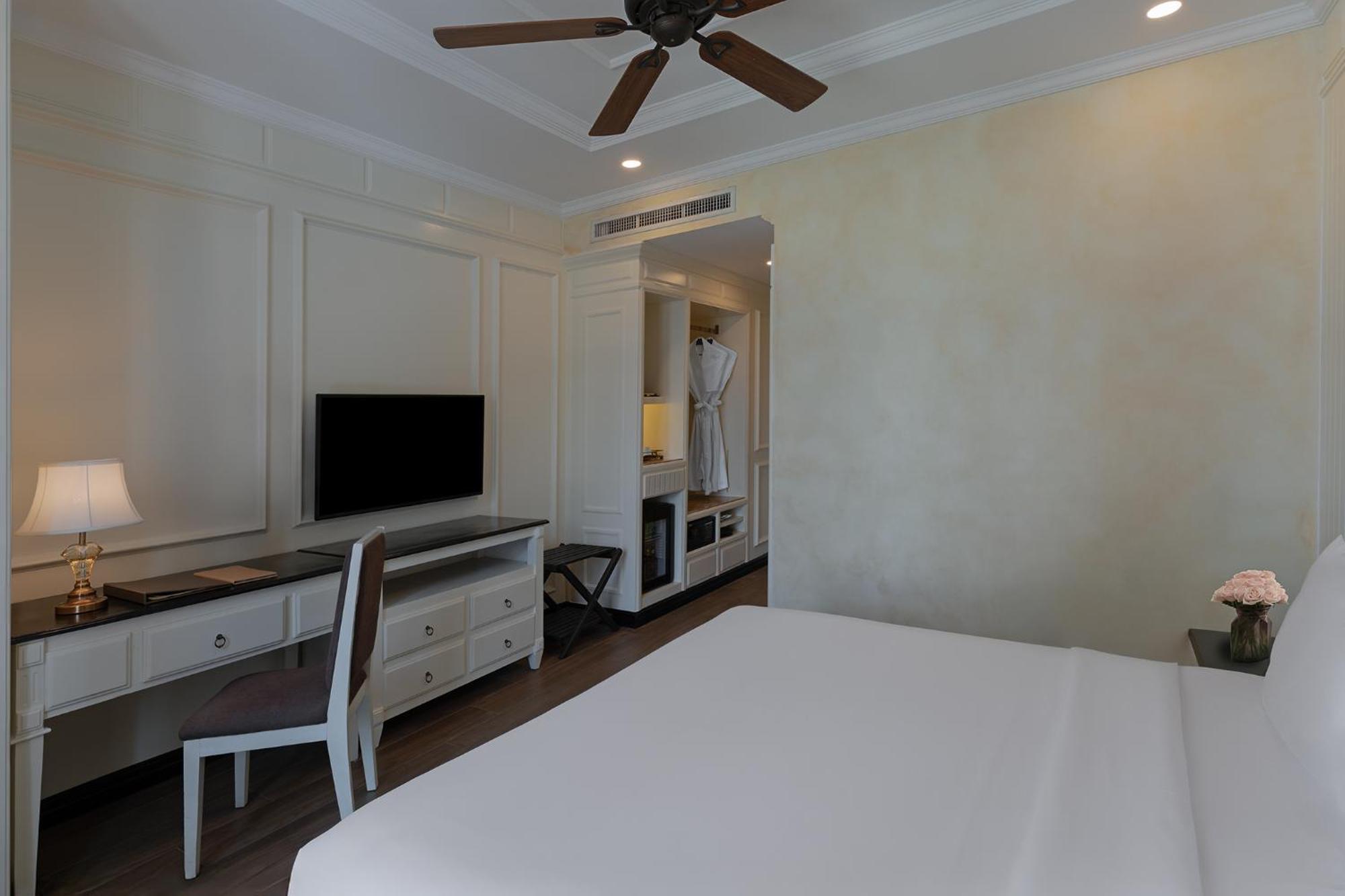 อนิก พาเลซ โฮเต็ล Hotel พนมเปญ ภายนอก รูปภาพ