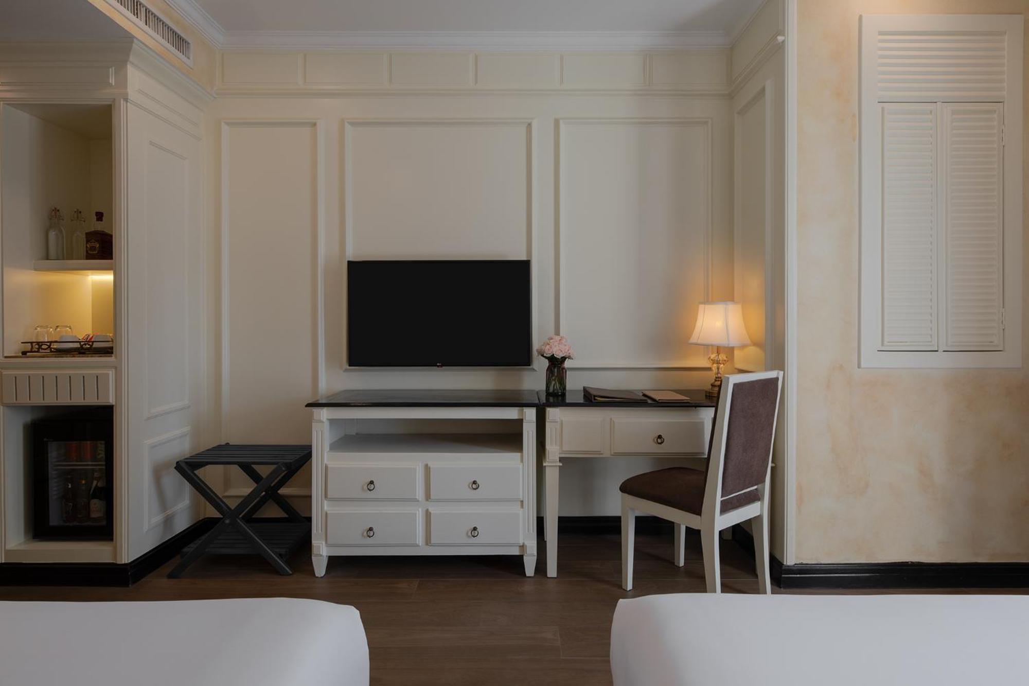 อนิก พาเลซ โฮเต็ล Hotel พนมเปญ ภายนอก รูปภาพ