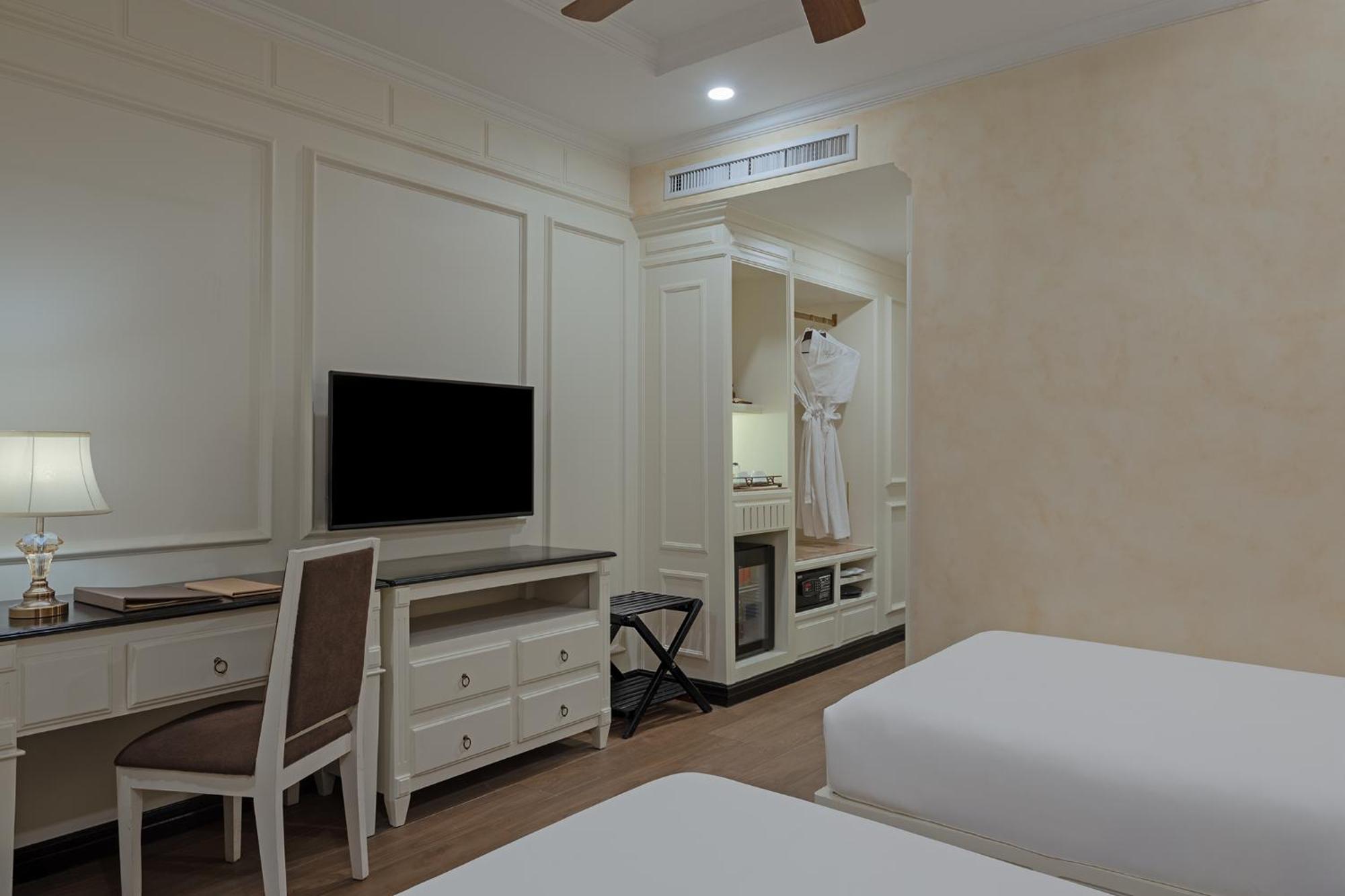 อนิก พาเลซ โฮเต็ล Hotel พนมเปญ ภายนอก รูปภาพ